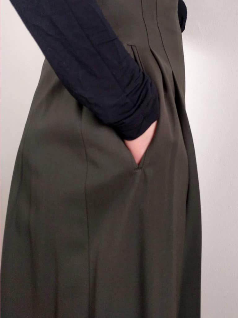 olivefarbene Culotte von Escada Ausschnitt seitlich